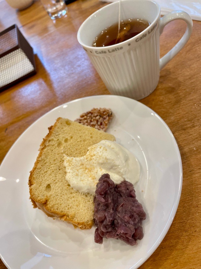 米粉のシフォンケーキと有機べにふうきの紅茶